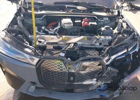 2024 BMW Ix xDrive50 z USA, uszkodzony, nr VIN WB523CF08RCP01983